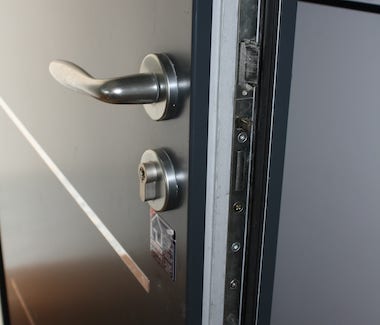 serrure A2P installée sur une porte